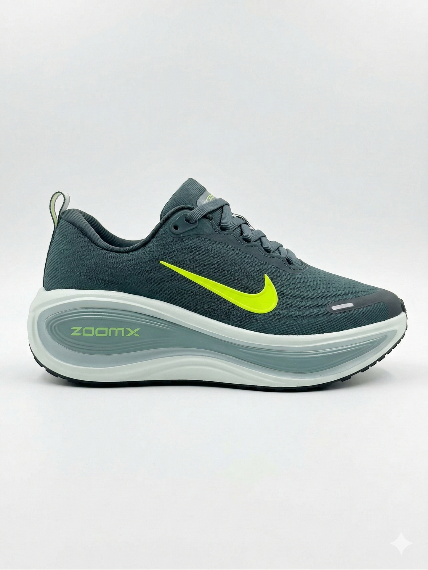 NIKE VOMERO 18 PLUS